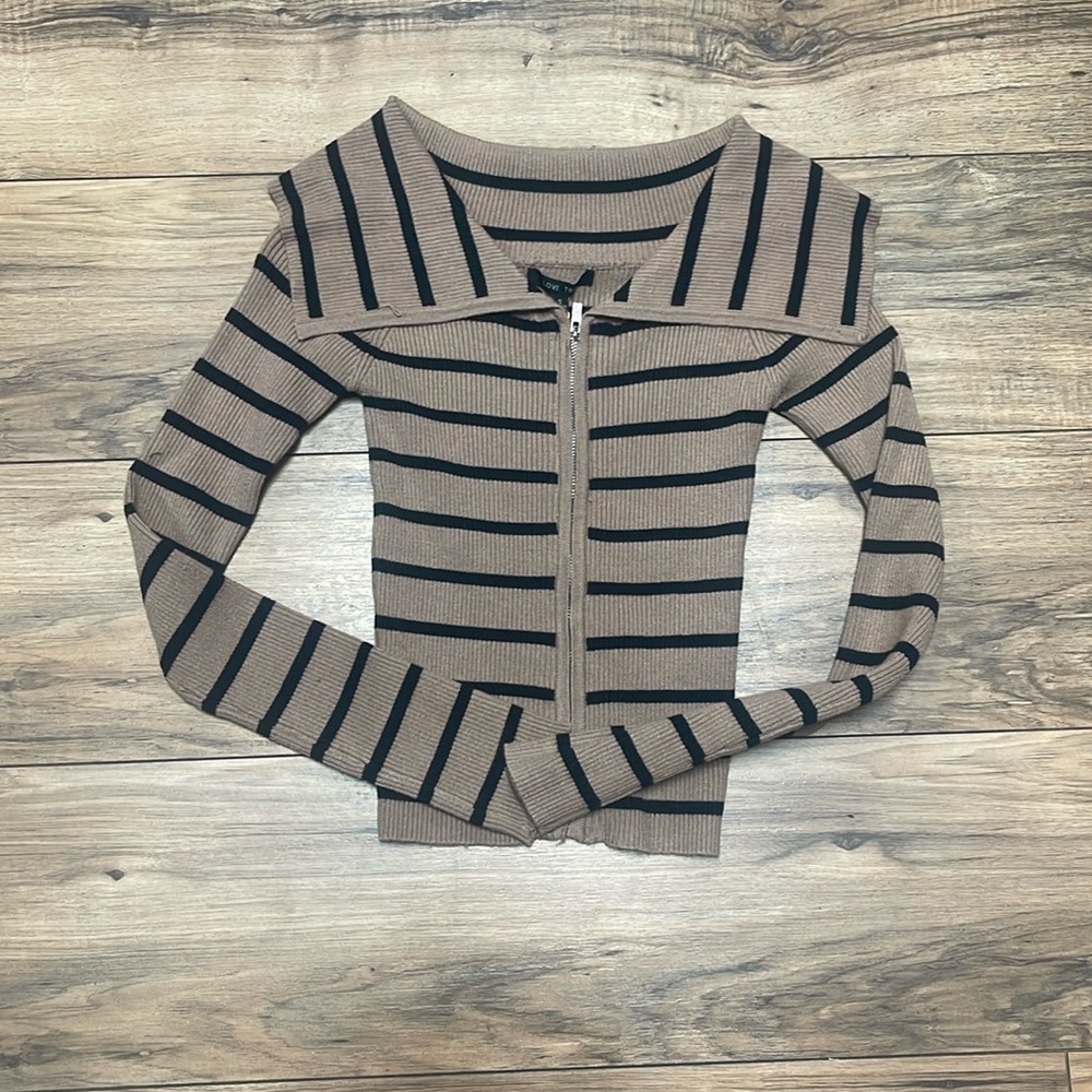 Beige and black stripes long sleeves top
